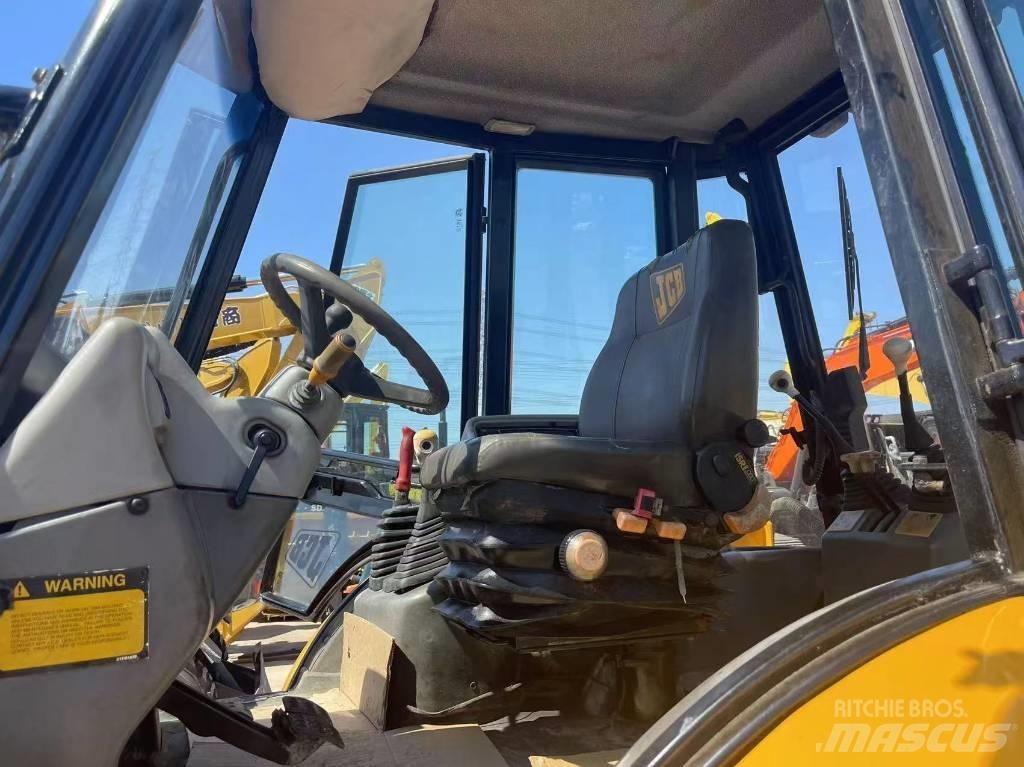 JCB 4 CX Kaivurikuormaajat