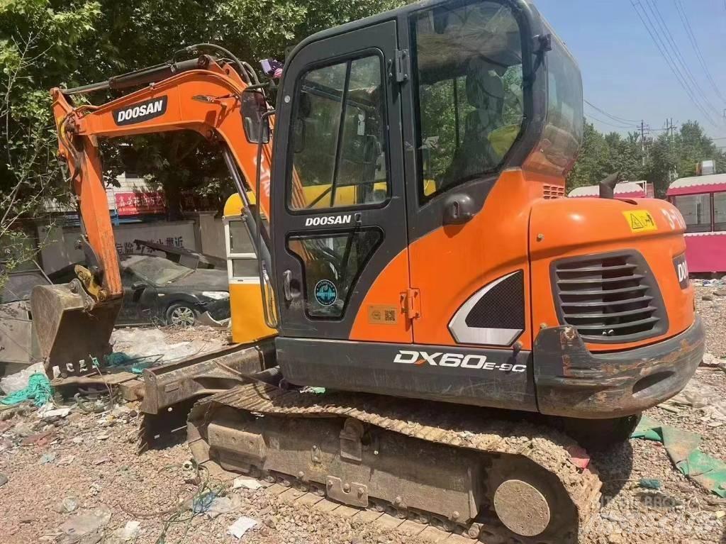 Doosan DX 60 Minikaivukoneet < 7t