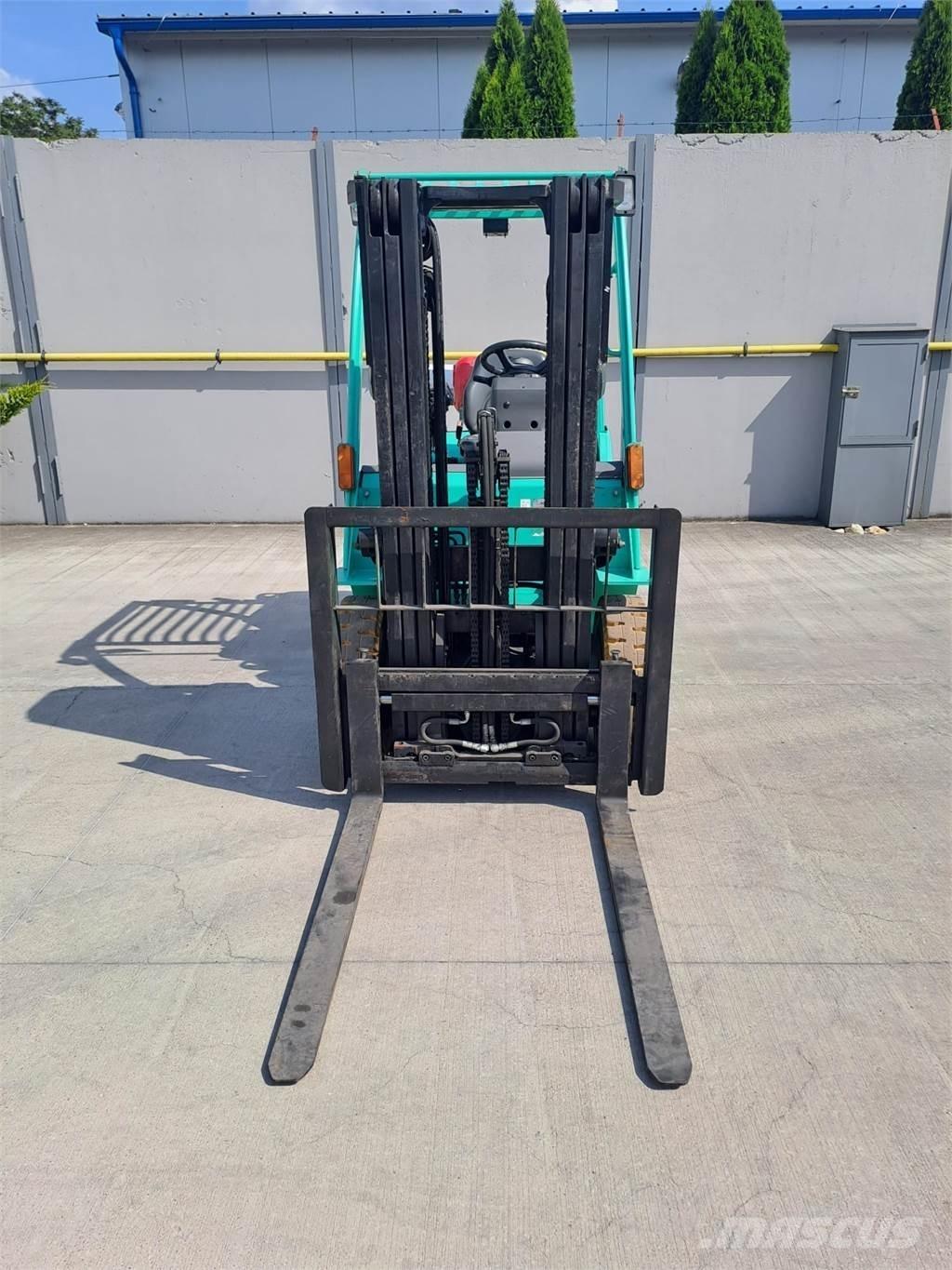 Mitsubishi FG25N Nestekaasutrukit