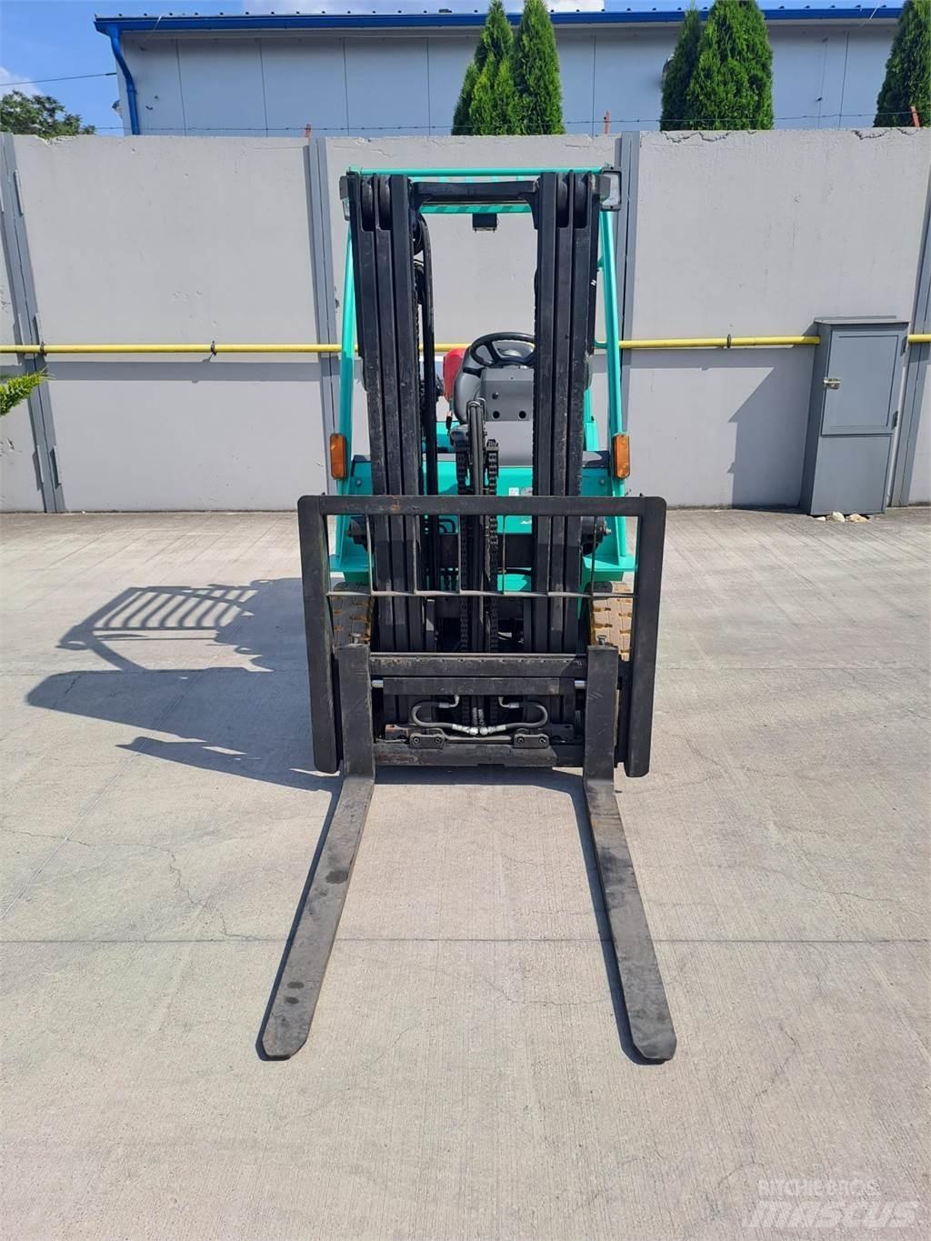 Mitsubishi FG25N Nestekaasutrukit