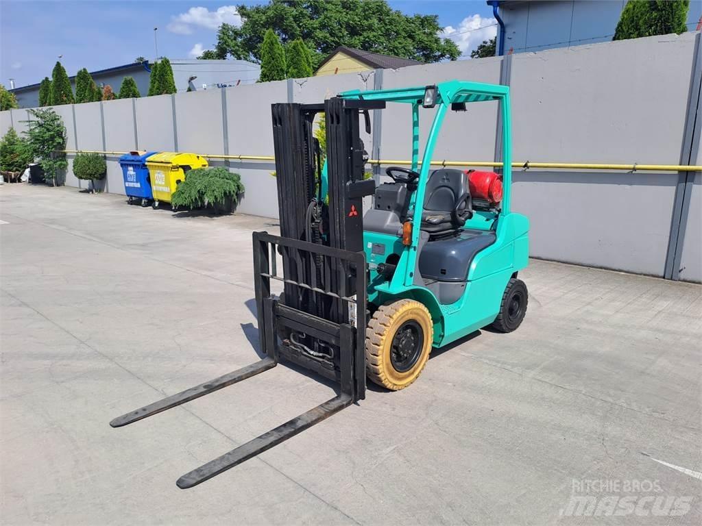 Mitsubishi FG25N Nestekaasutrukit