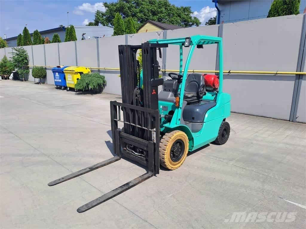 Mitsubishi FG25N Nestekaasutrukit