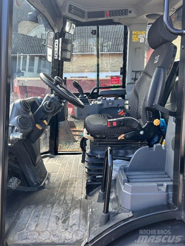 CAT 906 Pyöräkuormaajat
