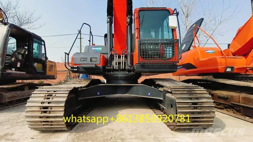 Doosan DX 225 Telakaivukoneet