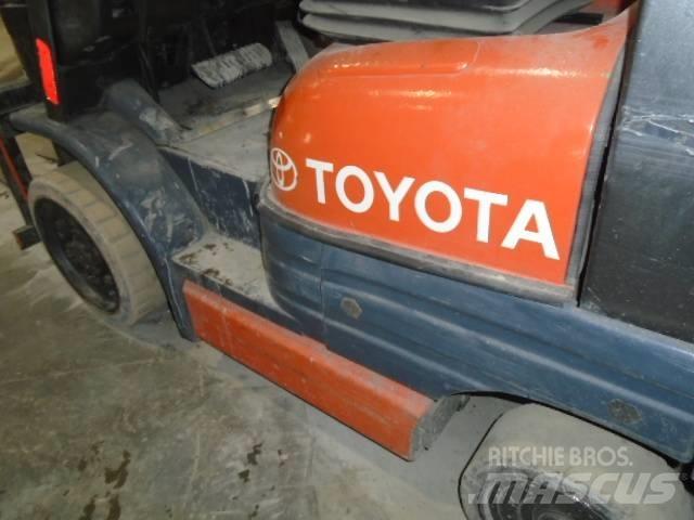 Toyota 52-6 FG U 30 Maastotrukit