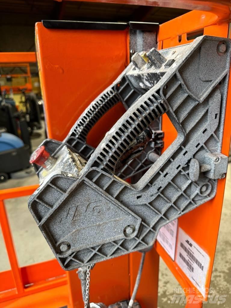 JLG 1230 ES Saksilavat