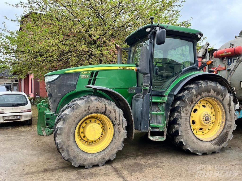 John Deere 7230 R Traktorit