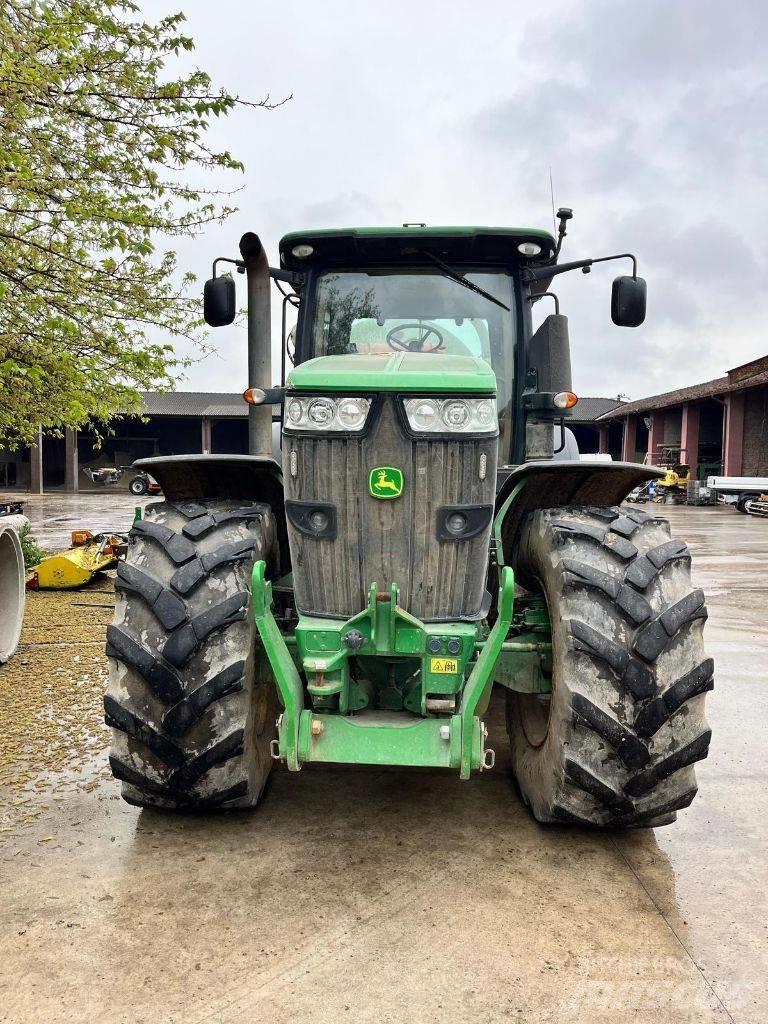 John Deere 7230 R Traktorit