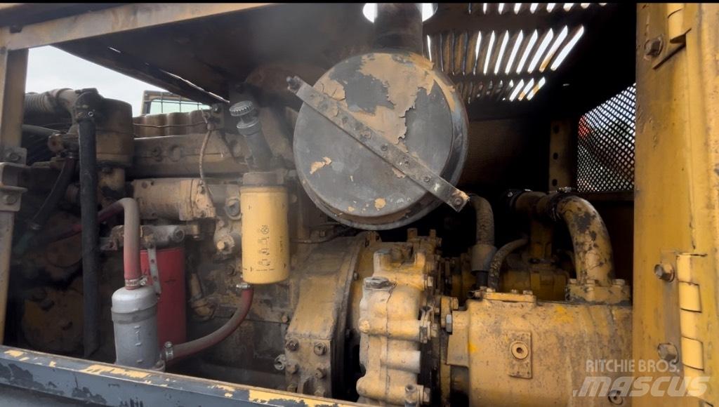 CAT 215 Telakaivukoneet