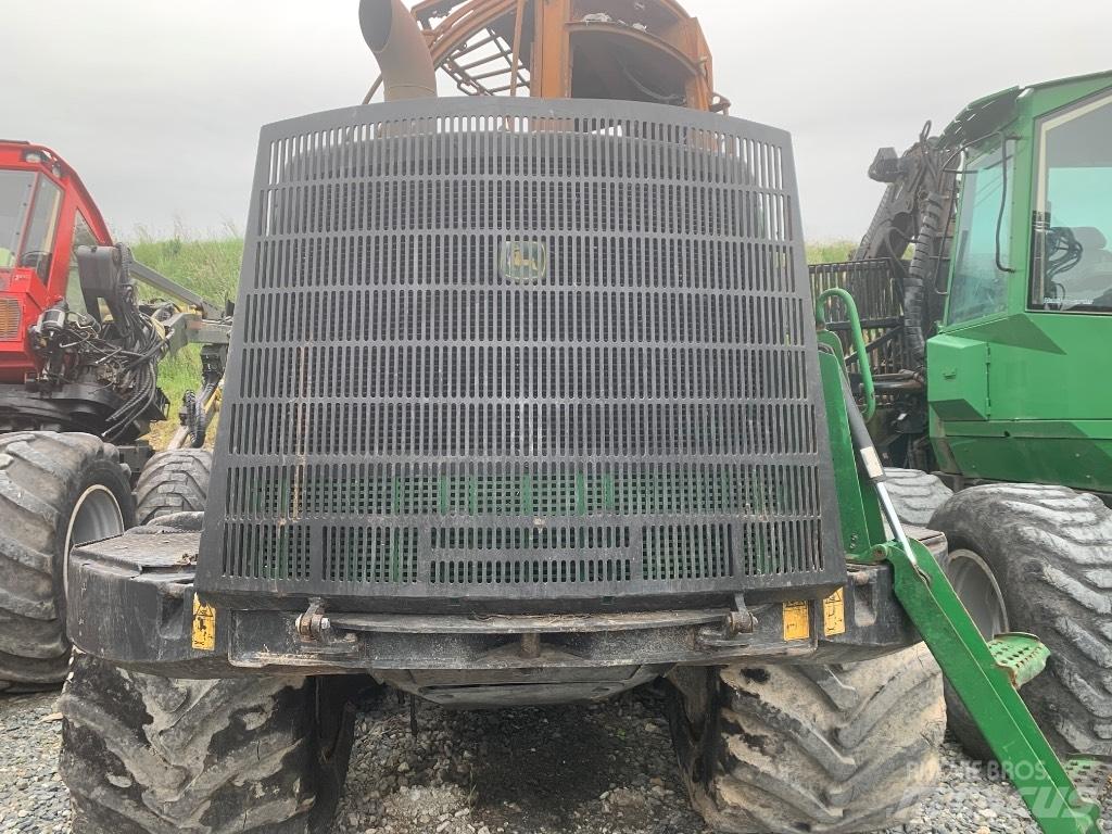 John Deere 1110 E Ohjaamo ja sisusta