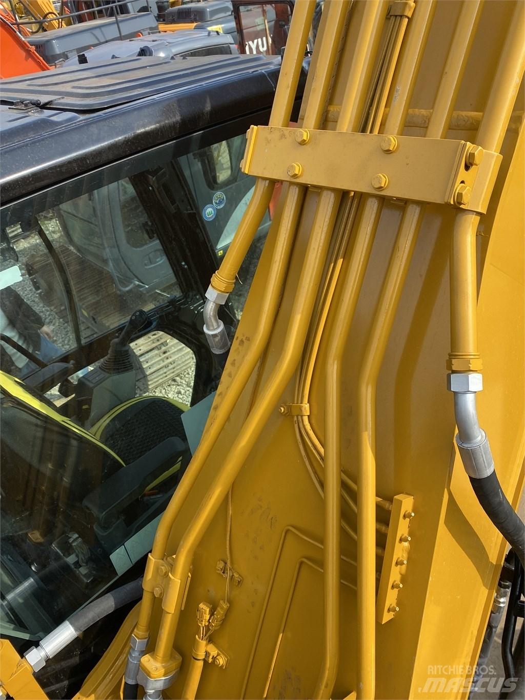 CAT 320 Telakaivukoneet