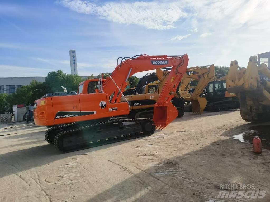 Doosan DX 225 Telakaivukoneet