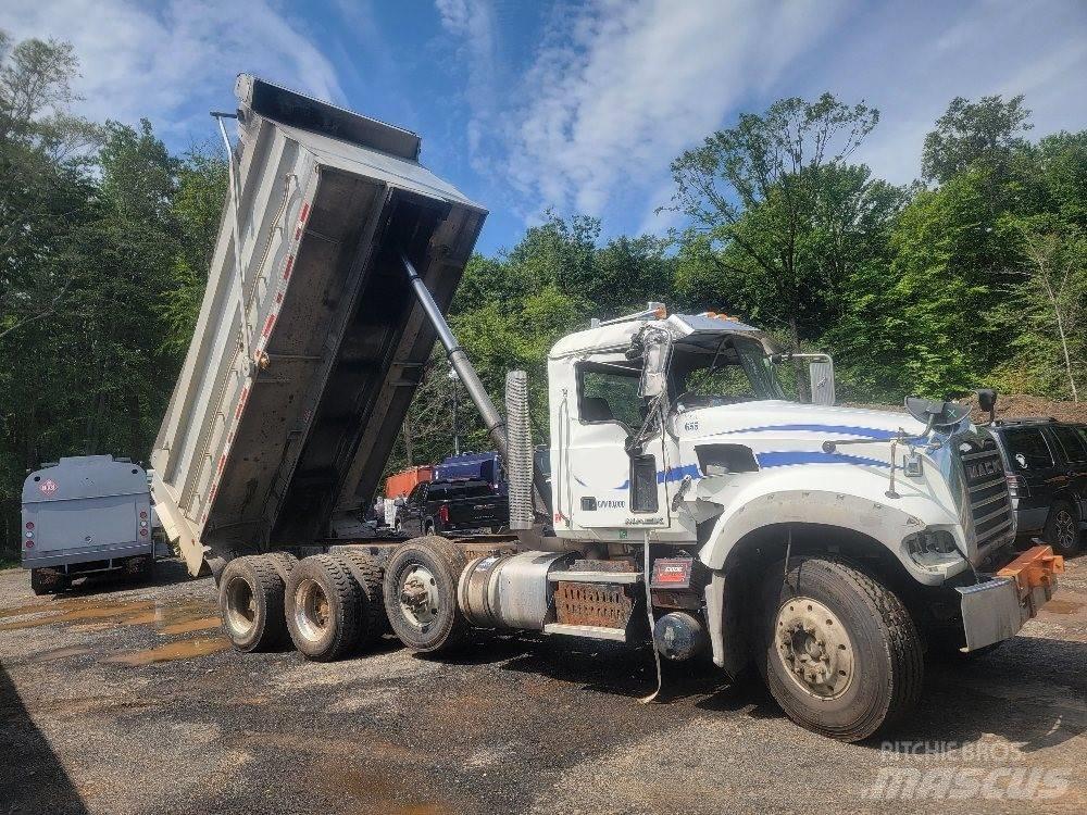 Mack 713GU Sora- ja kippiautot