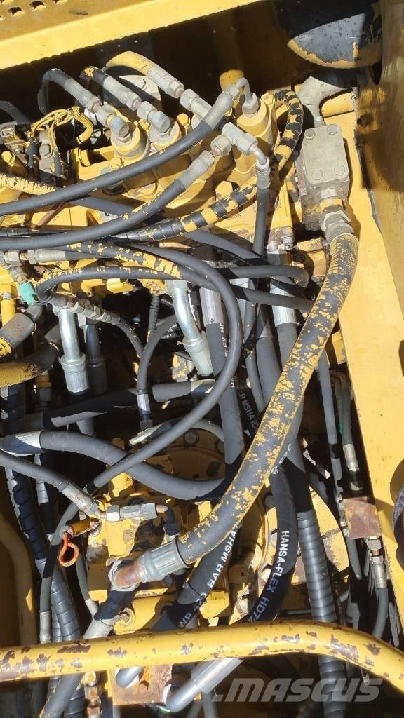 CAT 325 LN Telakaivukoneet