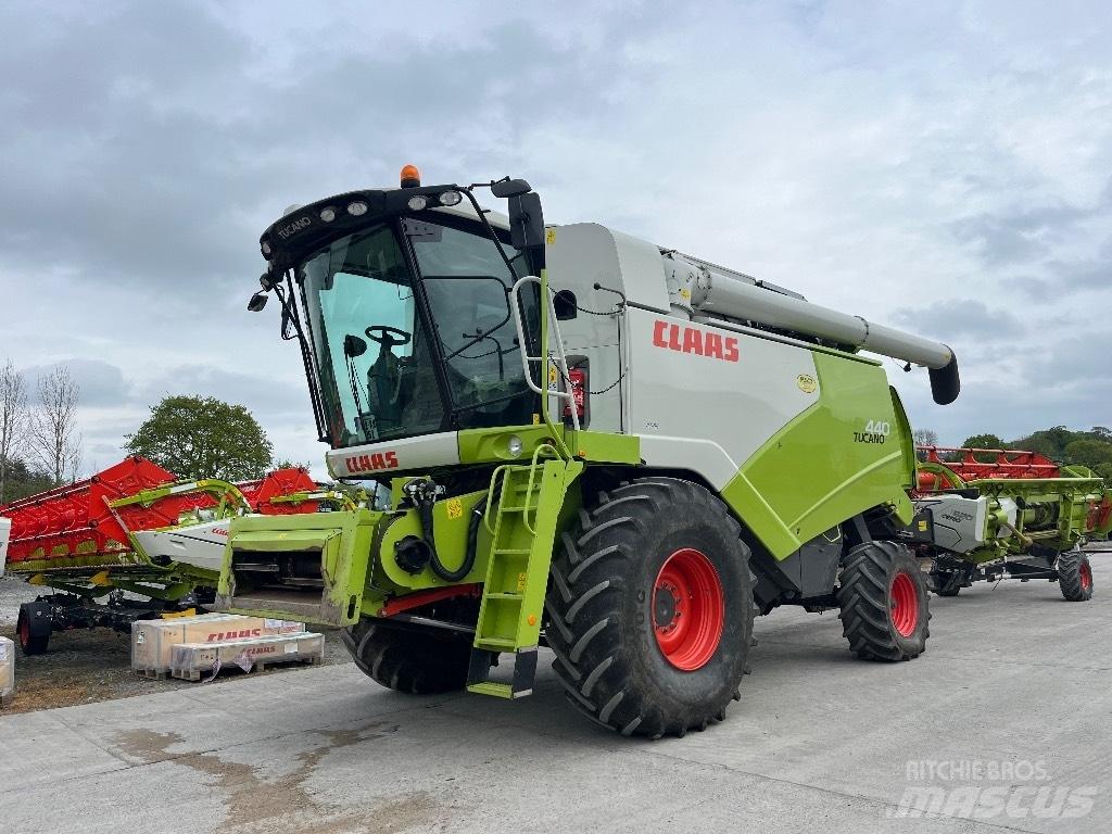 CLAAS Tucano 440 Leikkuupuimurit