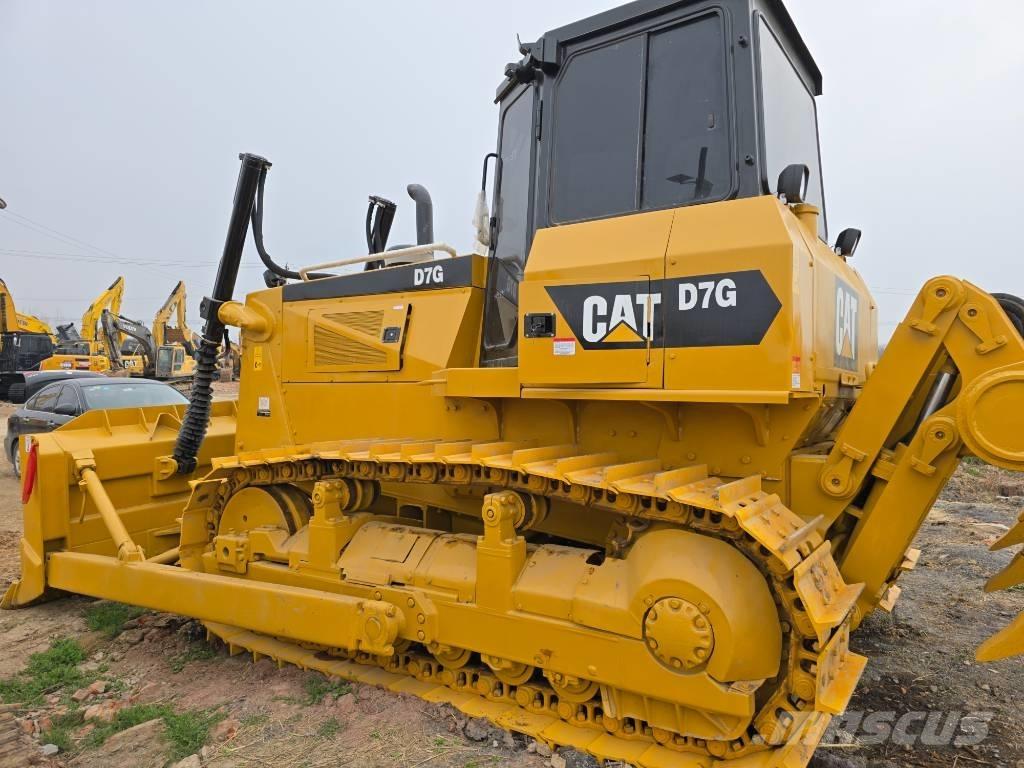 CAT D7G Telaketjupuskutraktorit