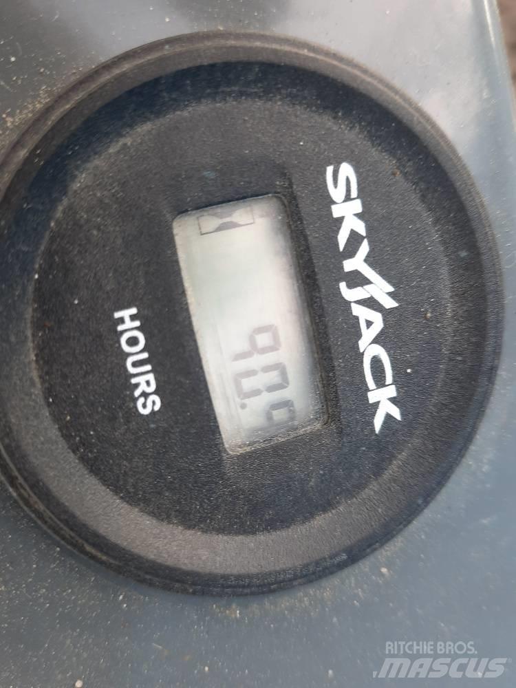 SkyJack SJ 3219 Saksilavat