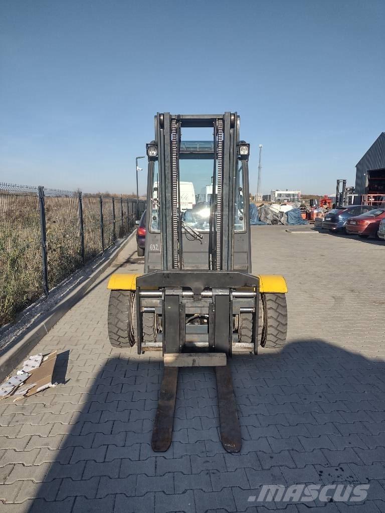 Jungheinrich TFG 430 Nestekaasutrukit