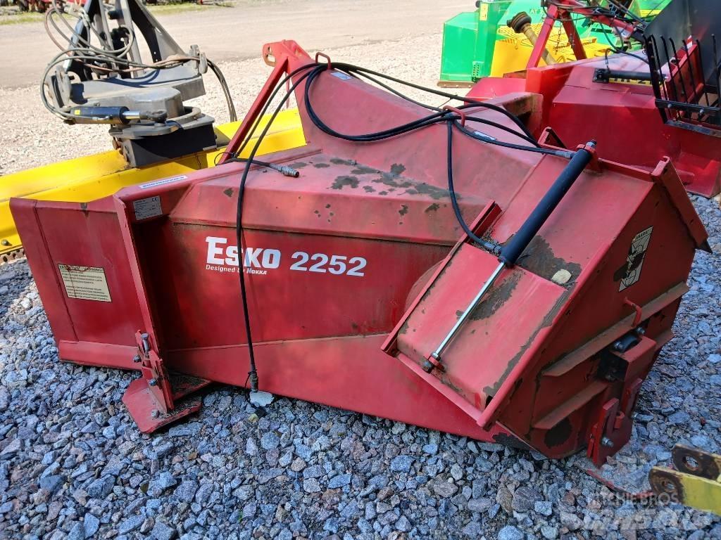 Esko 2252 Lumilingot