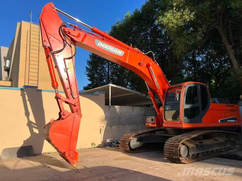 Doosan DX 225 LC Telakaivukoneet