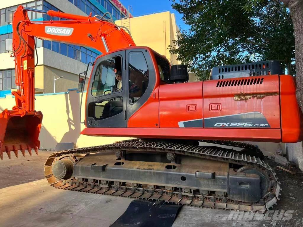 Doosan DX 225 LC Telakaivukoneet