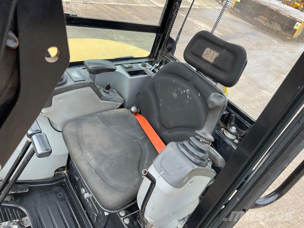 CAT 302.7 D CR Minikaivukoneet < 7t