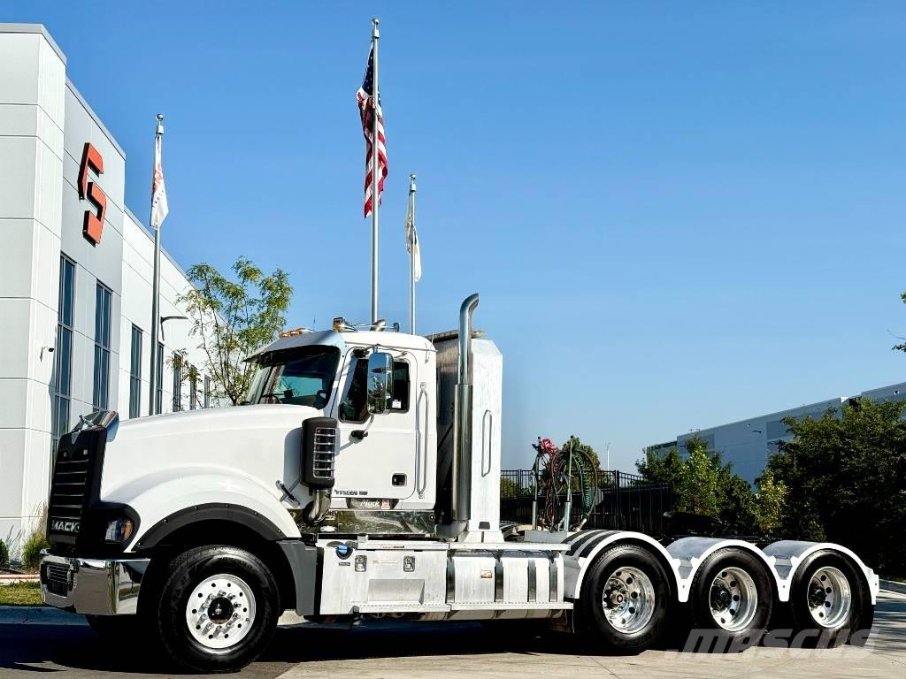 Mack Titan TD 713 Vetopöytäautot