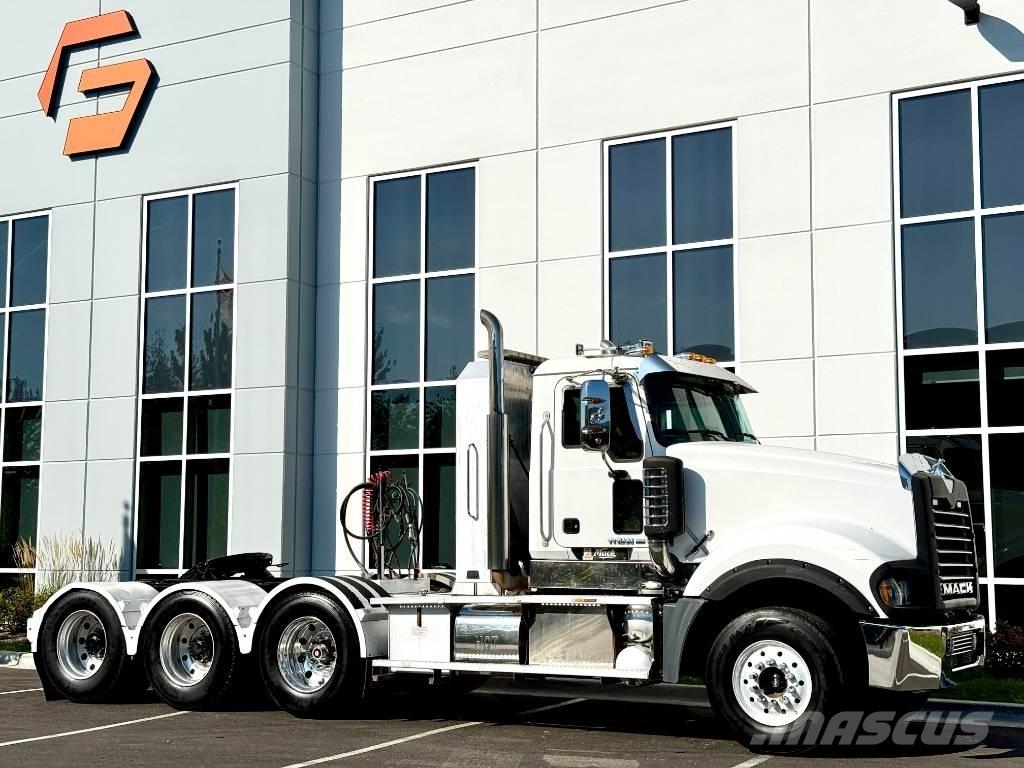 Mack Titan TD 713 Vetopöytäautot