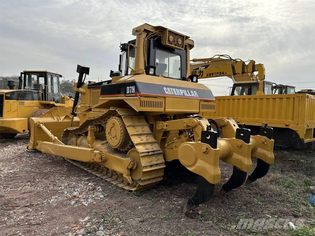 CAT D7H Telaketjupuskutraktorit