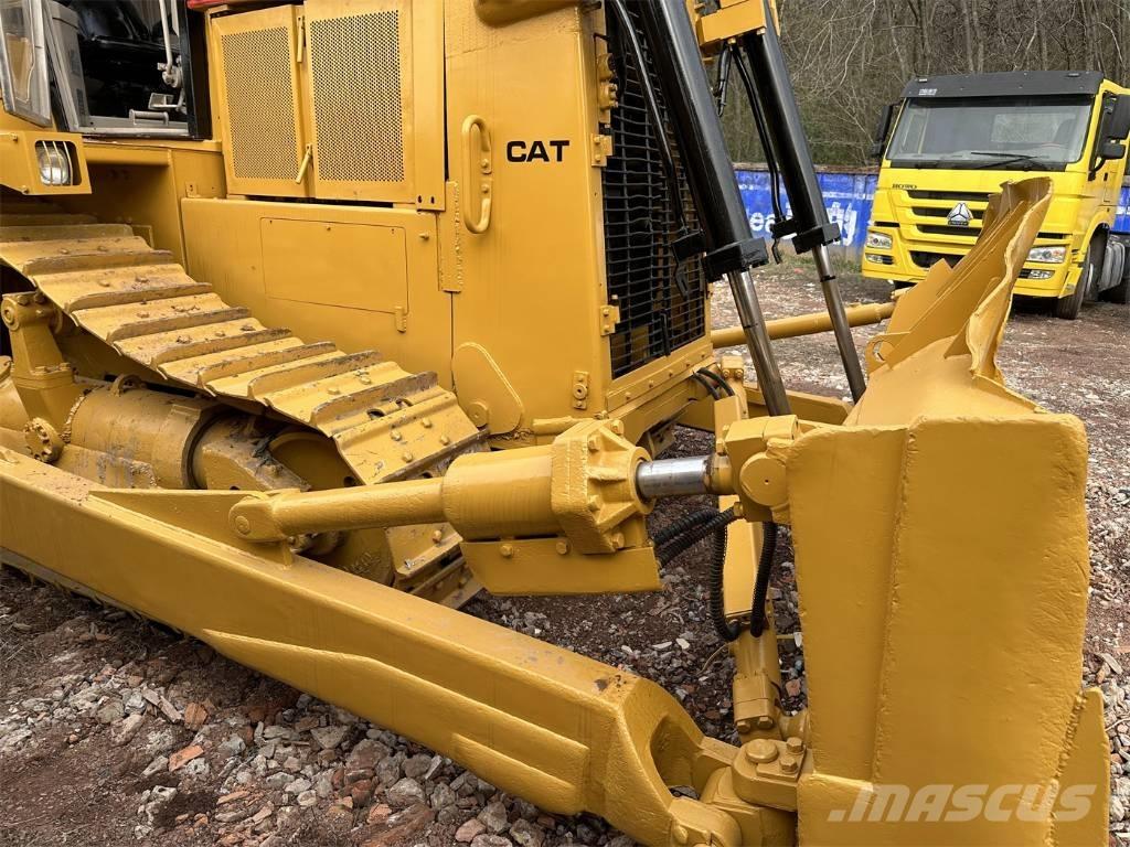 CAT D7H Telaketjupuskutraktorit