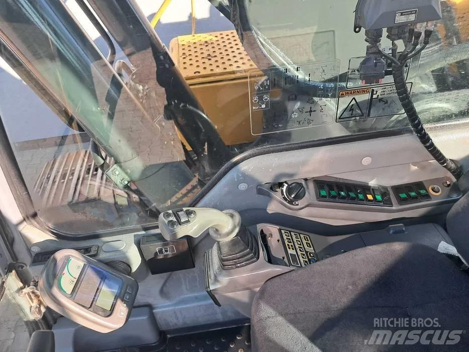 Volvo EC 240 B LC Telakaivukoneet