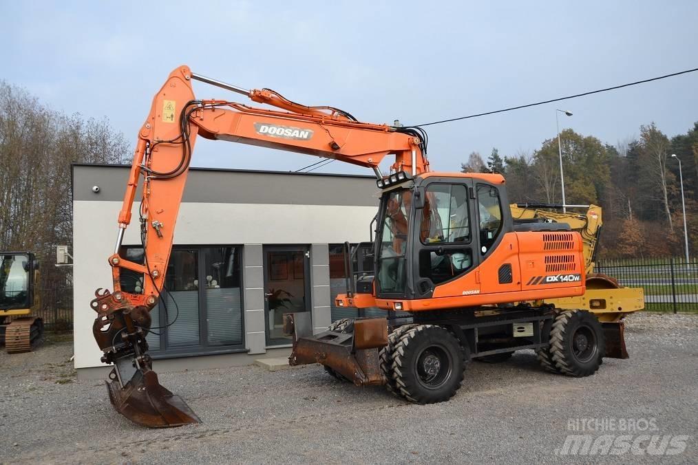 Doosan DX 140 W Pyöräkaivukoneet