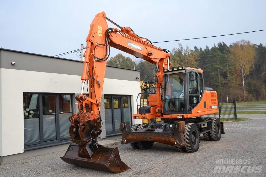 Doosan DX 140 W Pyöräkaivukoneet