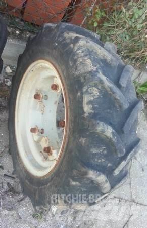  Pneu 280/70R18 Renkaat ja vanteet