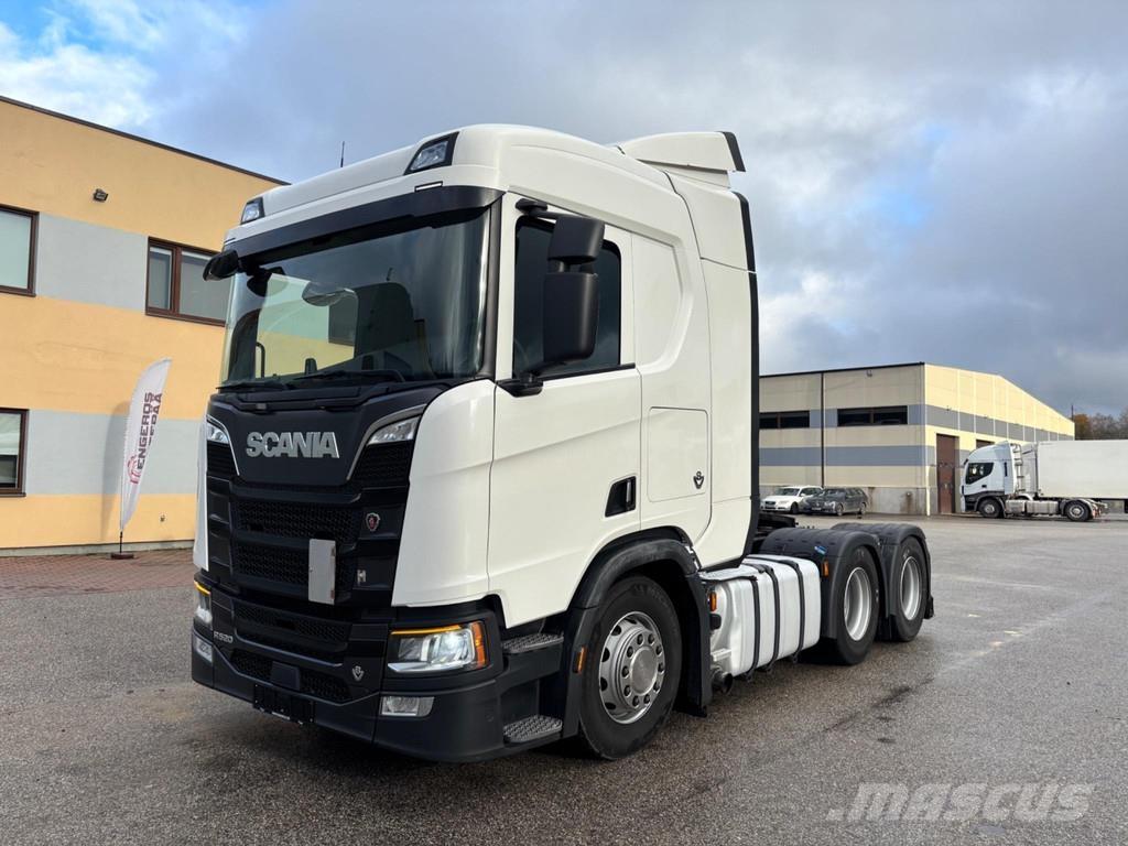 Scania R520 6X4 V8 Vetopöytäautot
