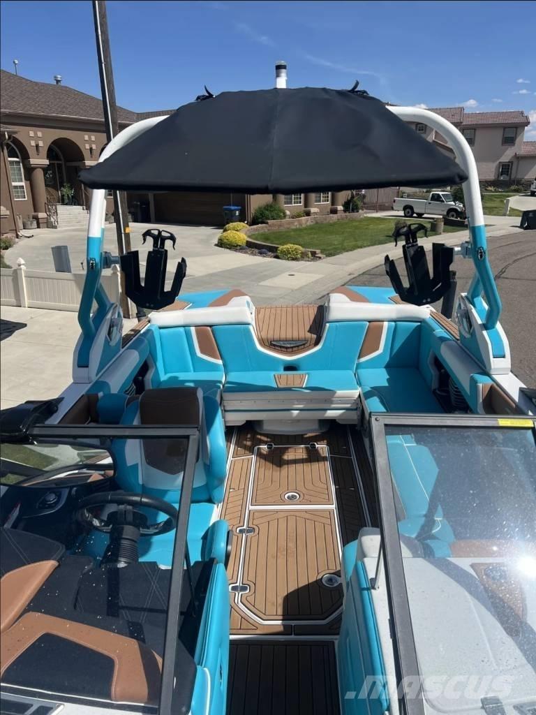  Nautique G23 Veneet, proomut ja ponttoonit