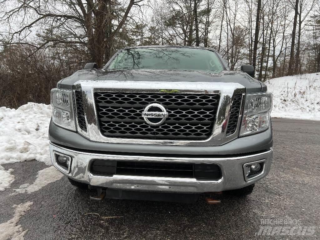 Nissan TITAN XD Lava-autot