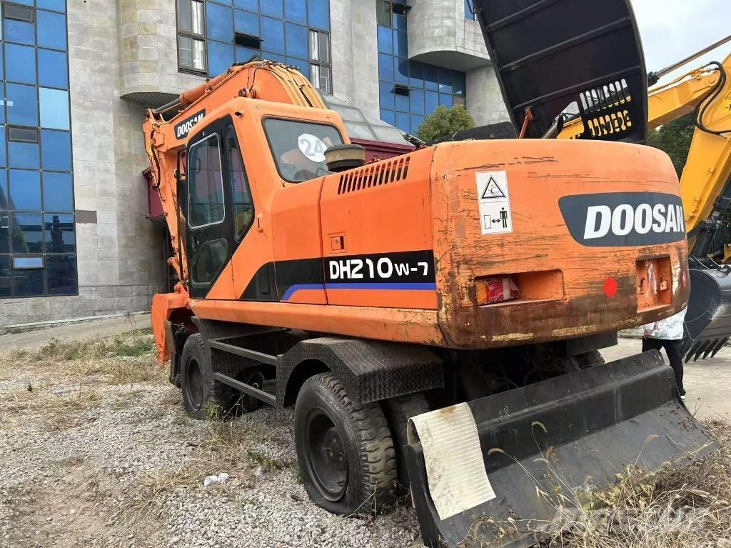 Doosan DH 210 W-7 Pyöräkaivukoneet