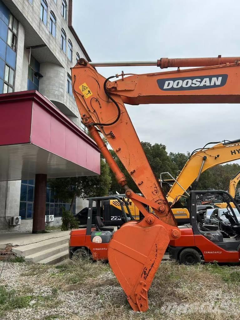 Doosan DH 210 W-7 Pyöräkaivukoneet