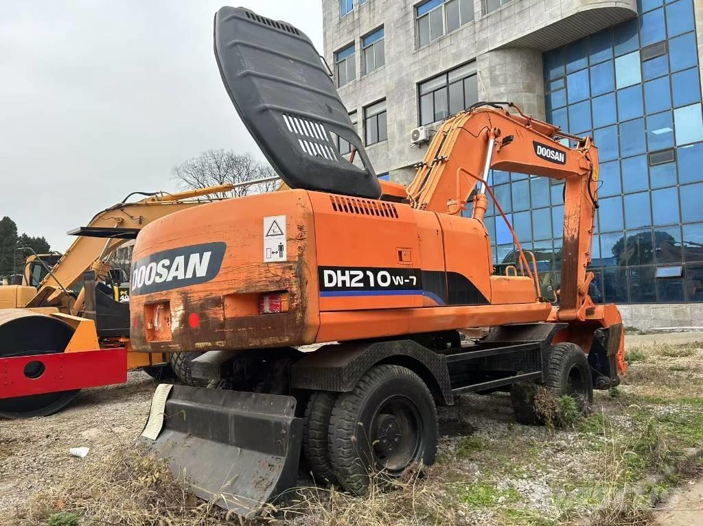 Doosan DH 210 W-7 Pyöräkaivukoneet