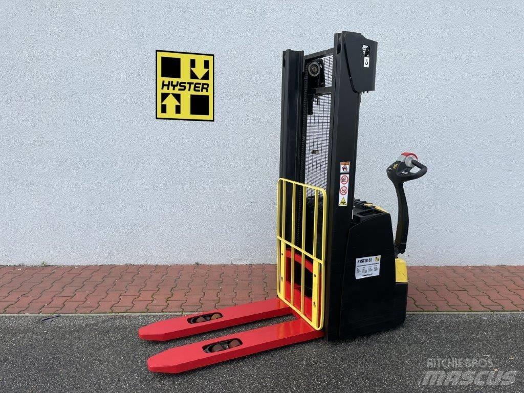 Hyster S 1.2 Käyden ajettavat pinoamistrukit