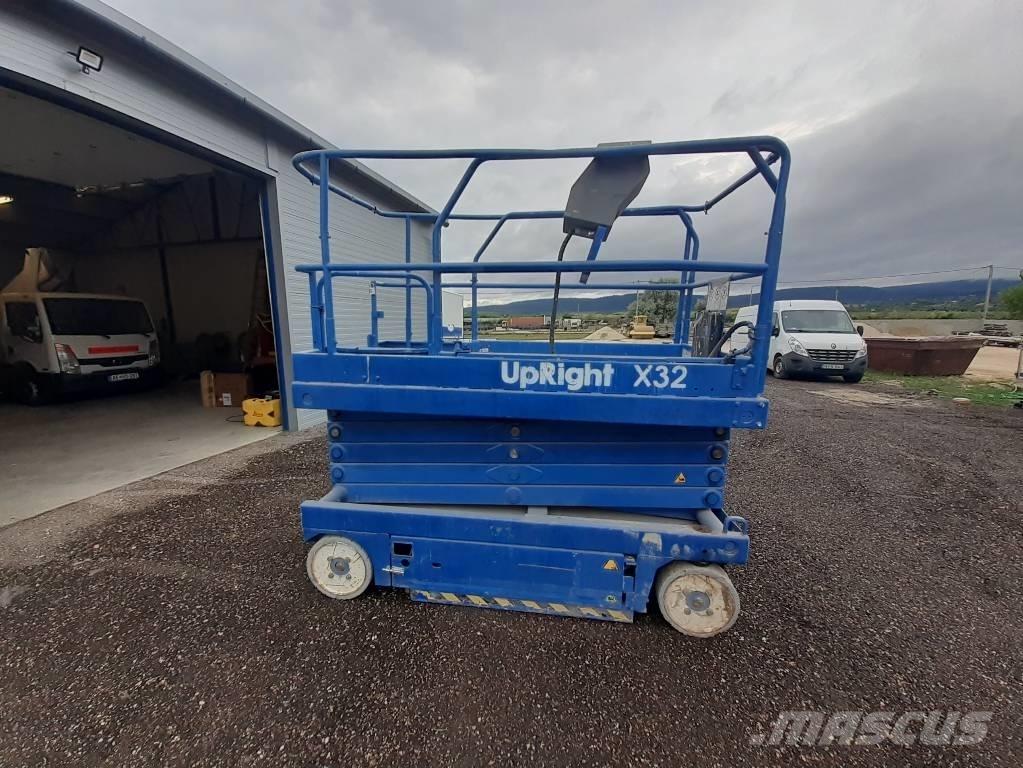 UpRight X 32 Saksilavat