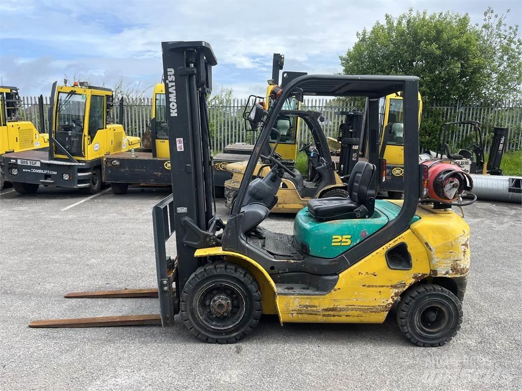 Komatsu FG25HT-16R Nestekaasutrukit