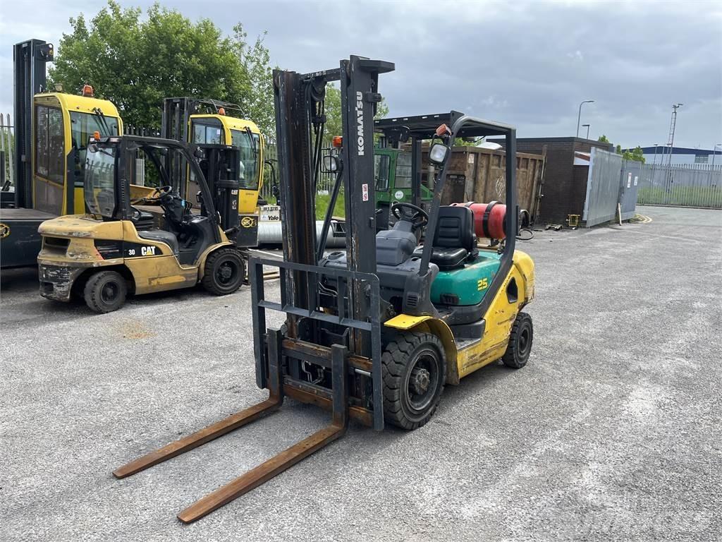 Komatsu FG25HT-16R Nestekaasutrukit
