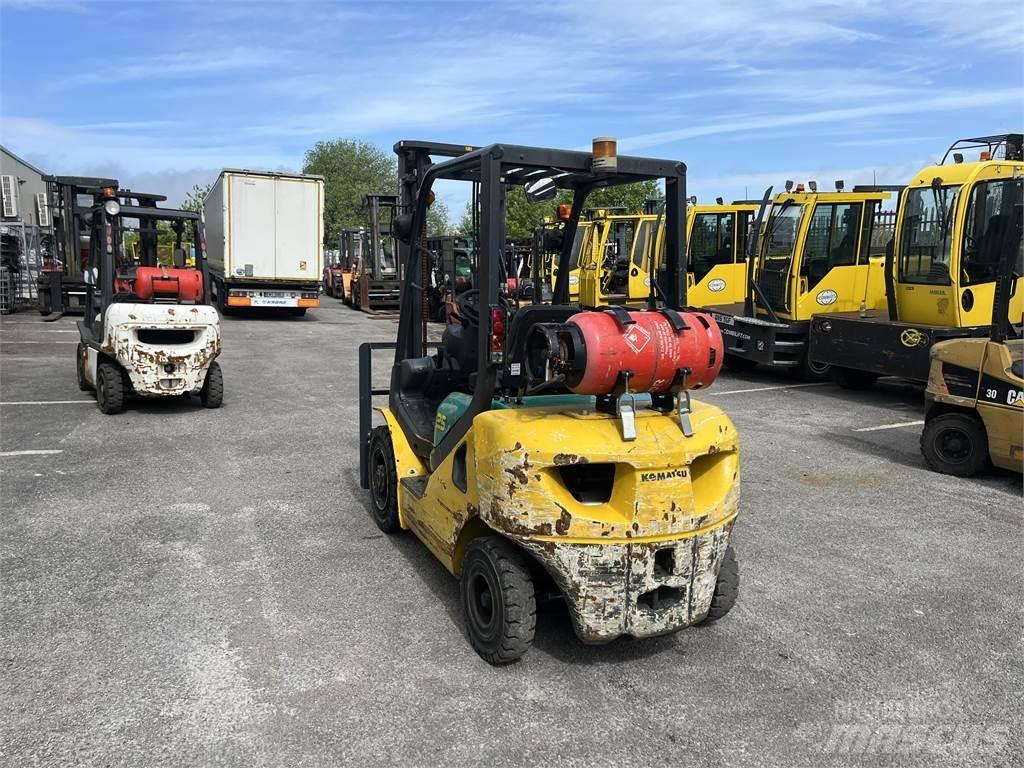 Komatsu FG25HT-16R Nestekaasutrukit