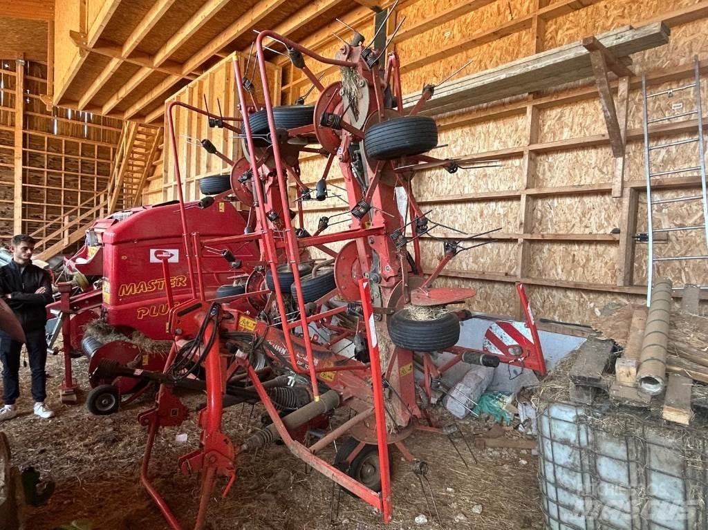 Kuhn GF10812 Pöyhimet ja haravat