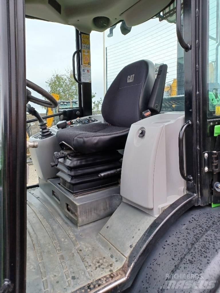 CAT 906M Pyöräkuormaajat
