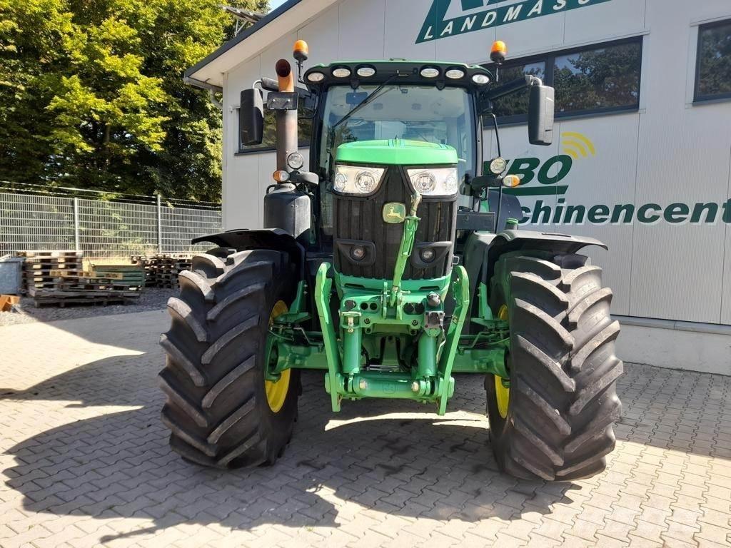 John Deere 6215R Traktorit