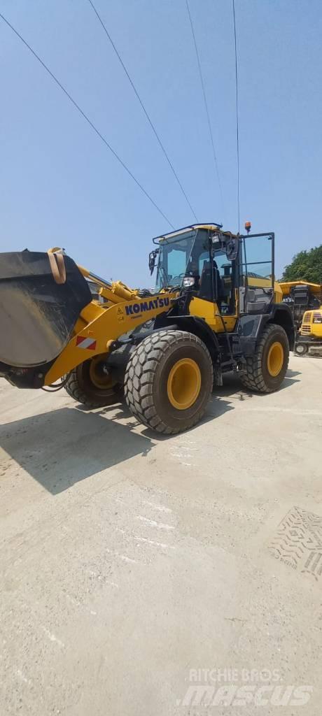 Komatsu WA270-8 Pyöräkuormaajat