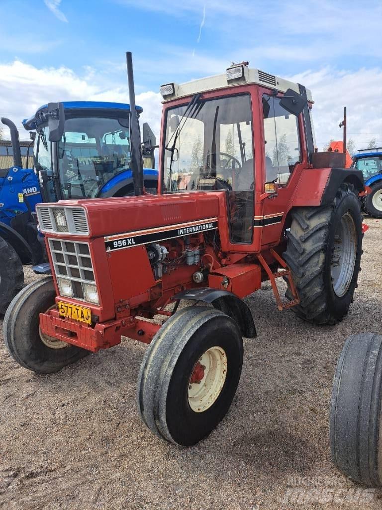 International 956XL Traktorit